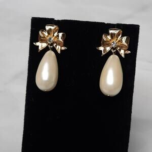 Vintage Gold Tone Bow Dangle Earrings Pearlescent Beads